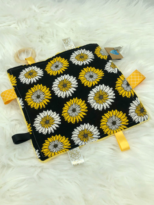 Yellow and White Dasiy - Crinkle Tag Sensory