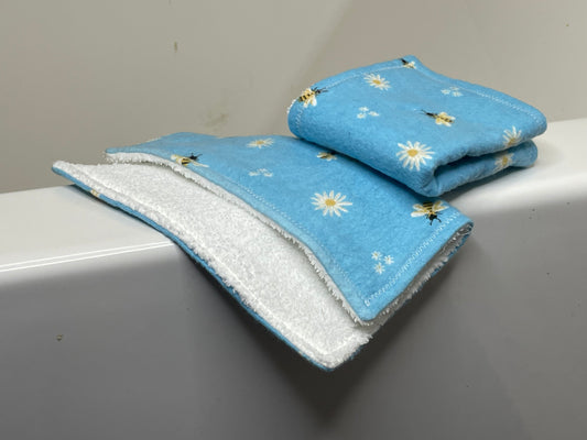 Bees and Daisies - Washcloth
