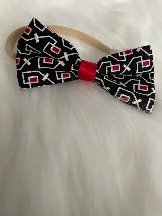 Black and White Geometric - Bow