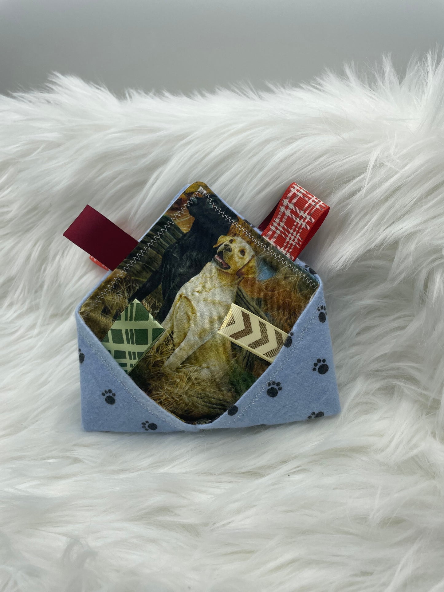 Old Fashion Dogs - Crinkle Tag Sensory