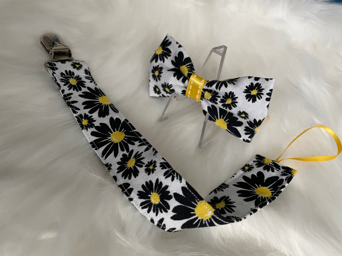 Black Daisy - Bow and Pacifier/Toy Tether Matching Set