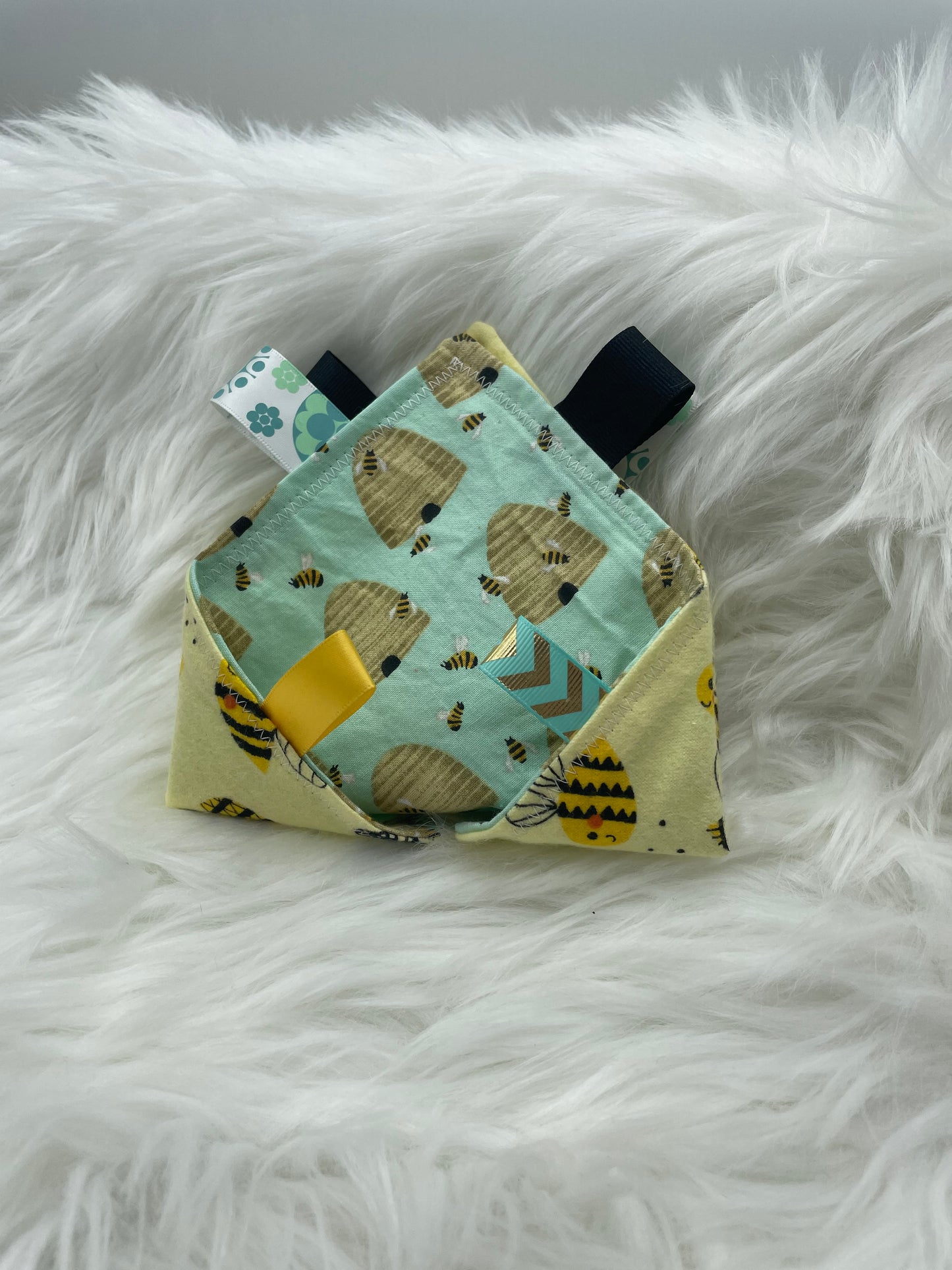 Beehive - Crinkle Tag Sensory