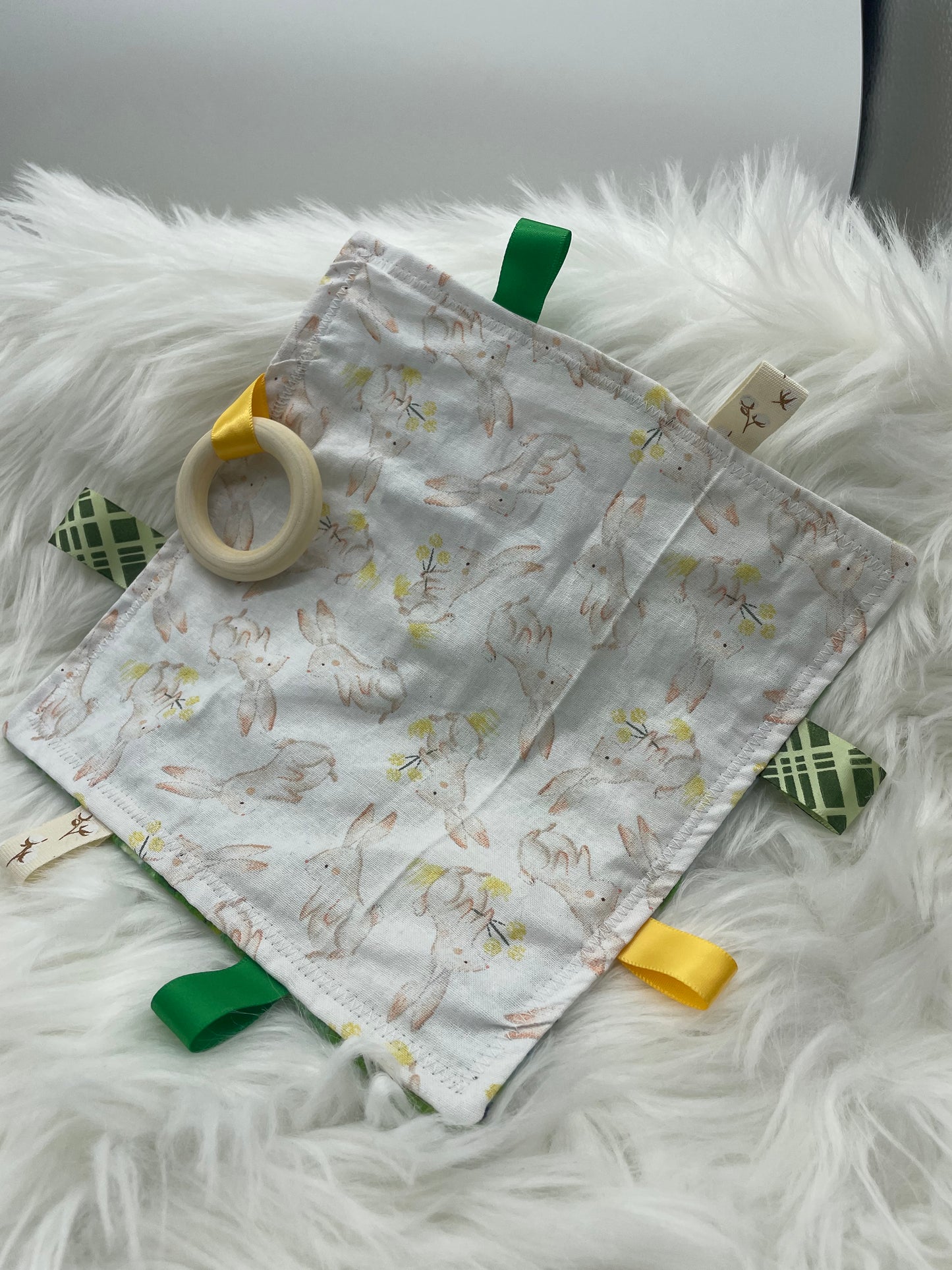 Bunny - Crinkle Tag Sensory