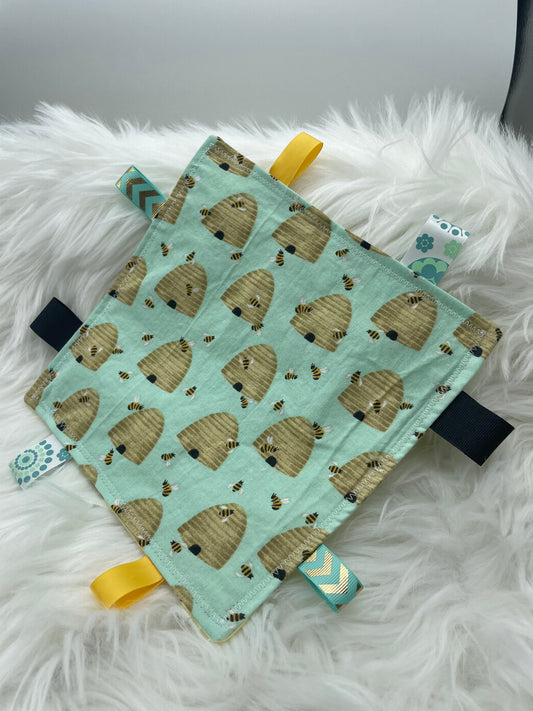 Beehive - Crinkle Tag Sensory