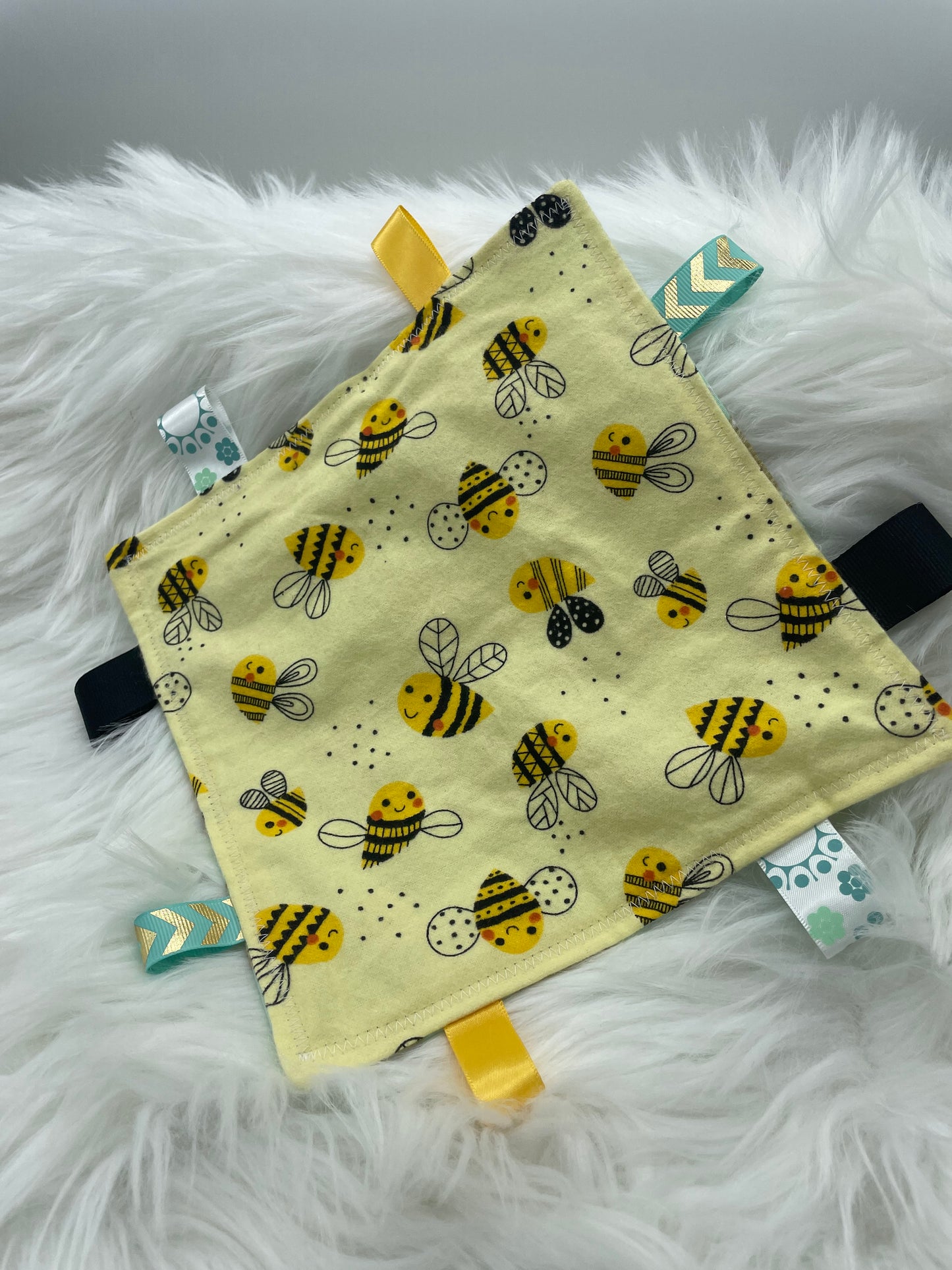 Beehive - Crinkle Tag Sensory